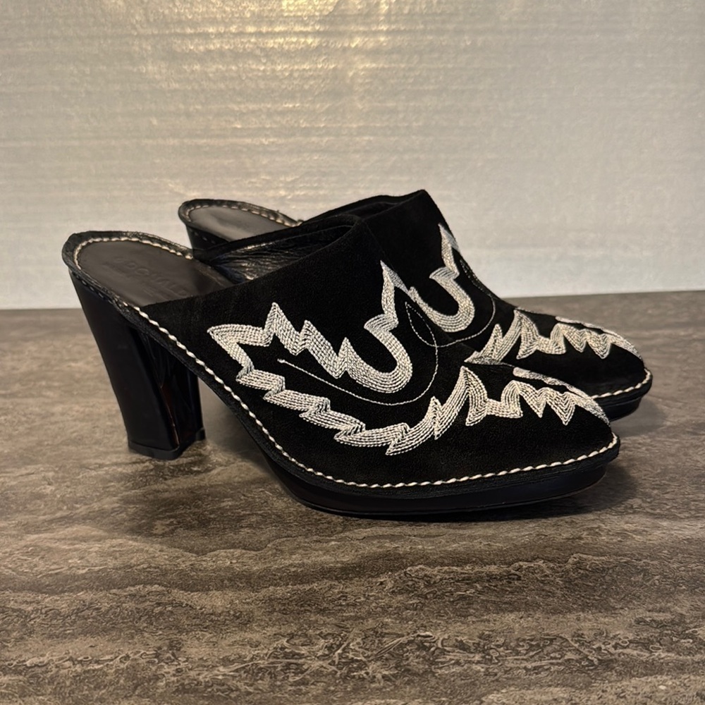 Black and White Embroidered Women's Heeled Mules. Size 8 M